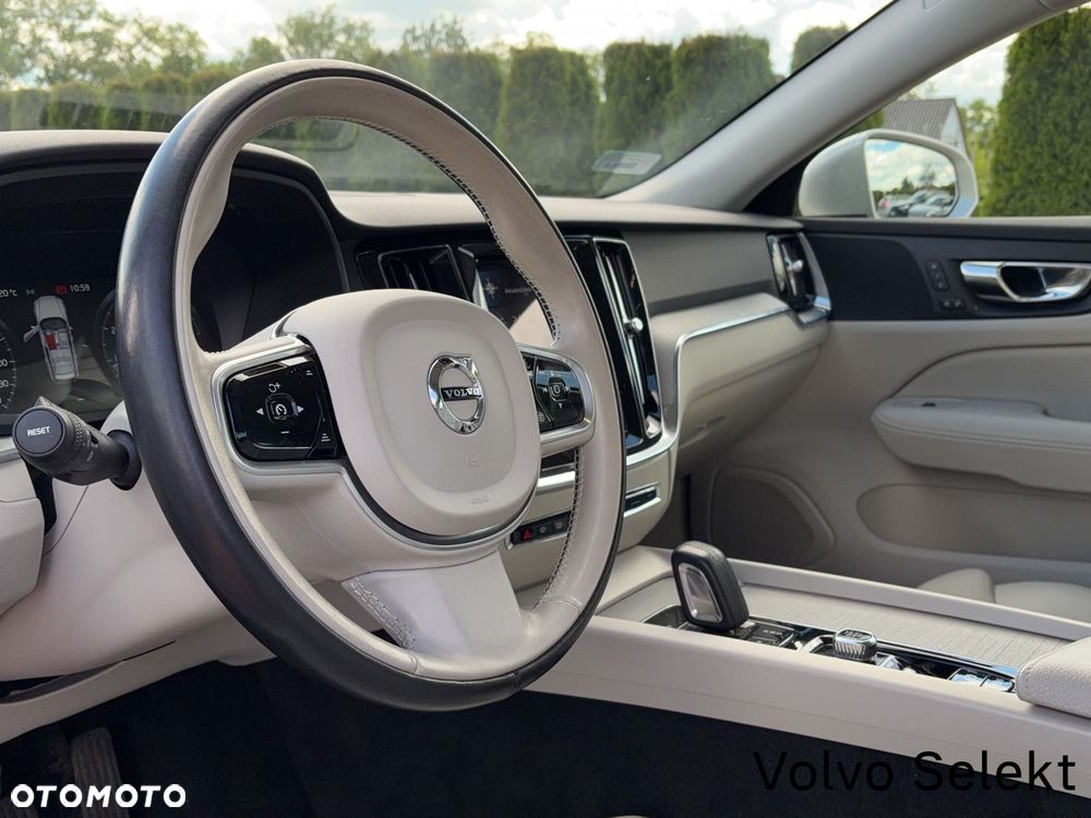 Volvo V60 Cross Country - 10