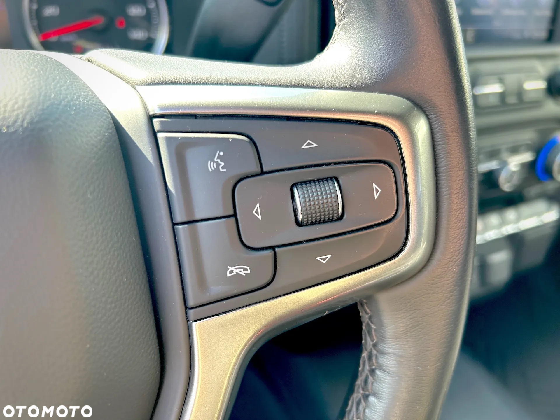 Chevrolet Silverado - 20