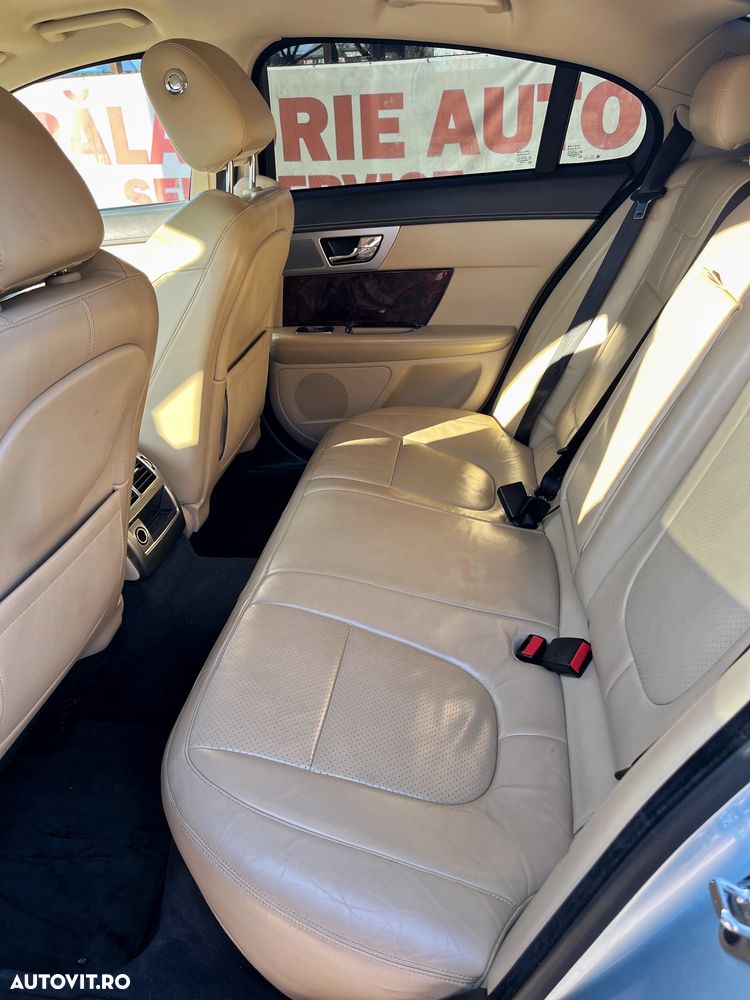 Jaguar XF 2.2 - 7