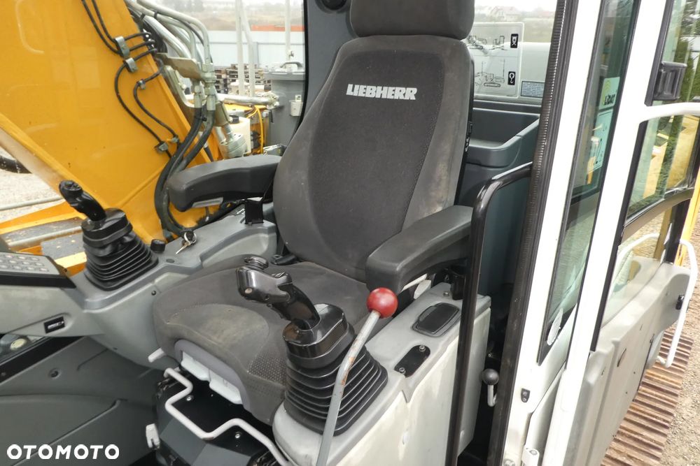 Liebherr R 922 SPROWADZONY - 33