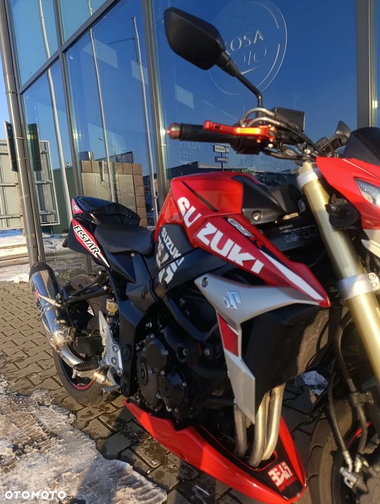 Suzuki GSR - 3