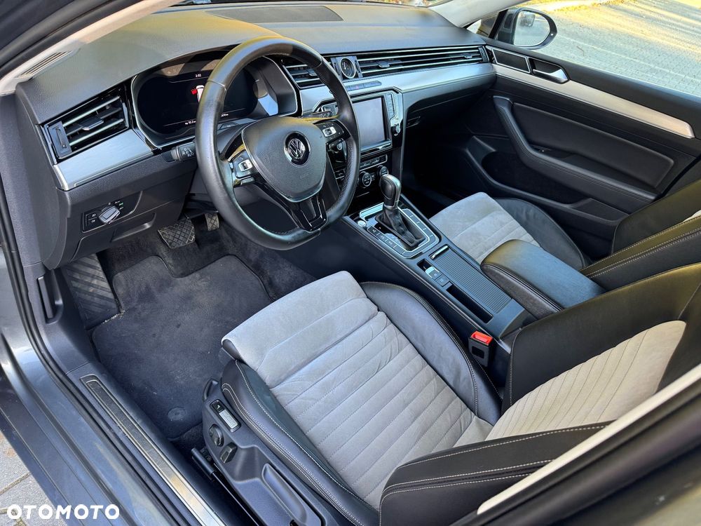 Volkswagen Passat Variant 2.0 TDI SCR DSG Highline - 18