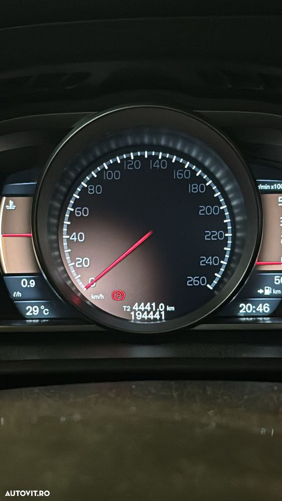 Volvo V40 D3 Momentum - 8