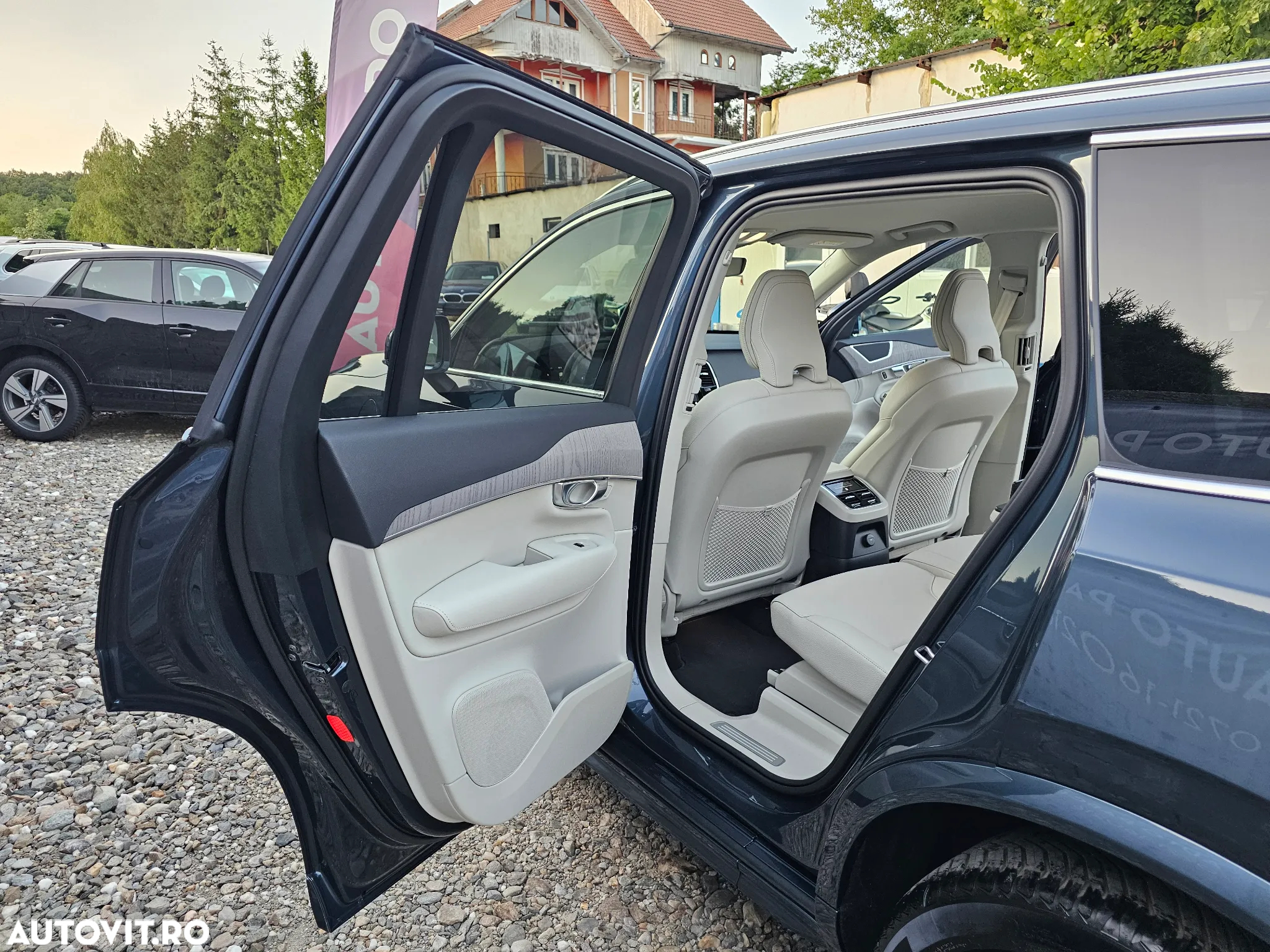 Volvo XC 90 T8 AWD Plug-in Hybrid Plus Dark - 22