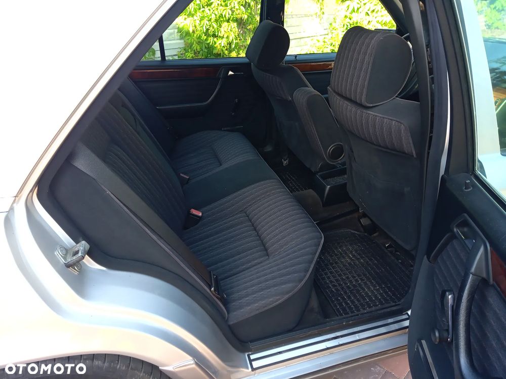 Mercedes-Benz W124 (1984-1993) - 13