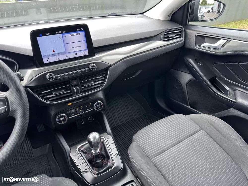 Ford Focus 1.0 EcoBoost S&S TITANIUM - 30