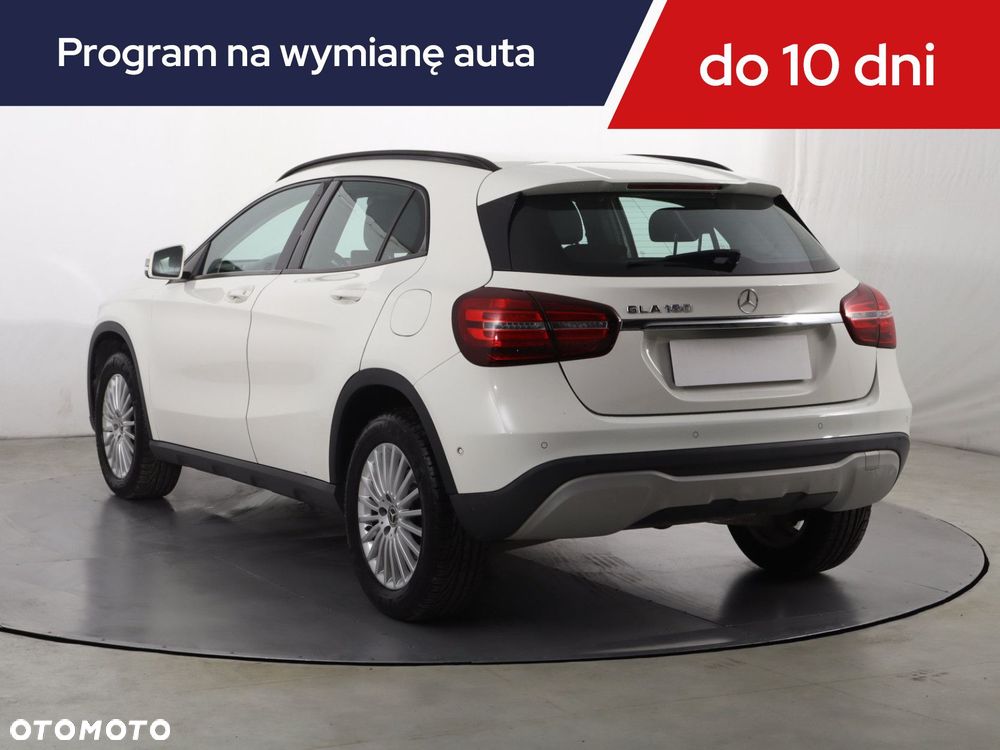 Mercedes-Benz GLA - 6