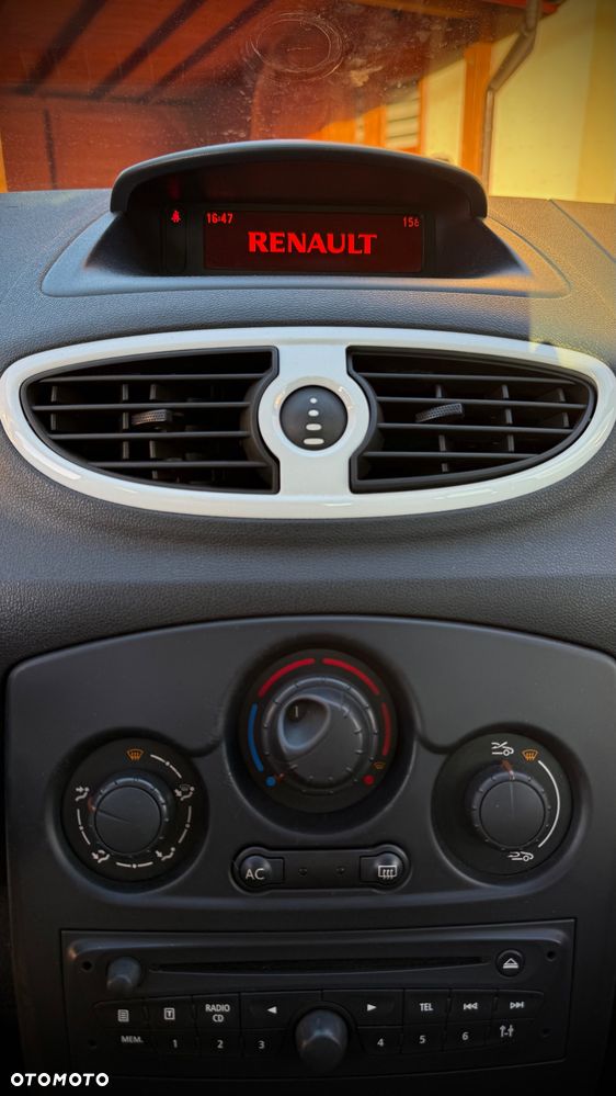 Renault Clio 1.2 16V 75 Yahoo - 17