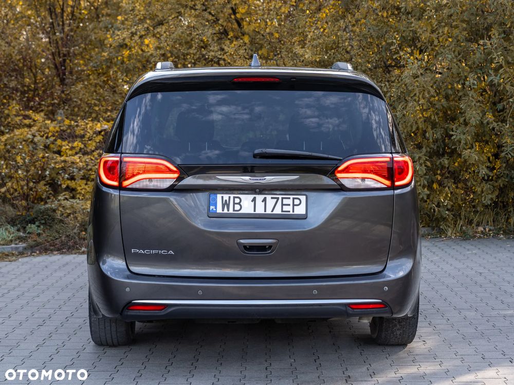 Chrysler Pacifica - 5