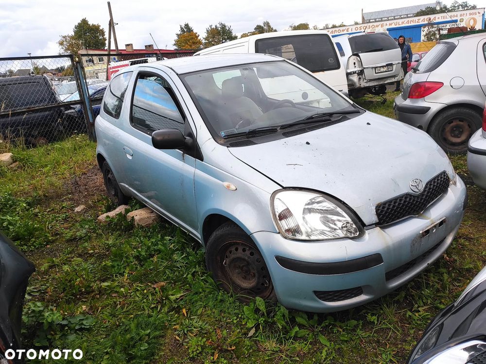 Toyota Yaris I lift 1.3 16v 2S-P52L lakier 8R0 na części