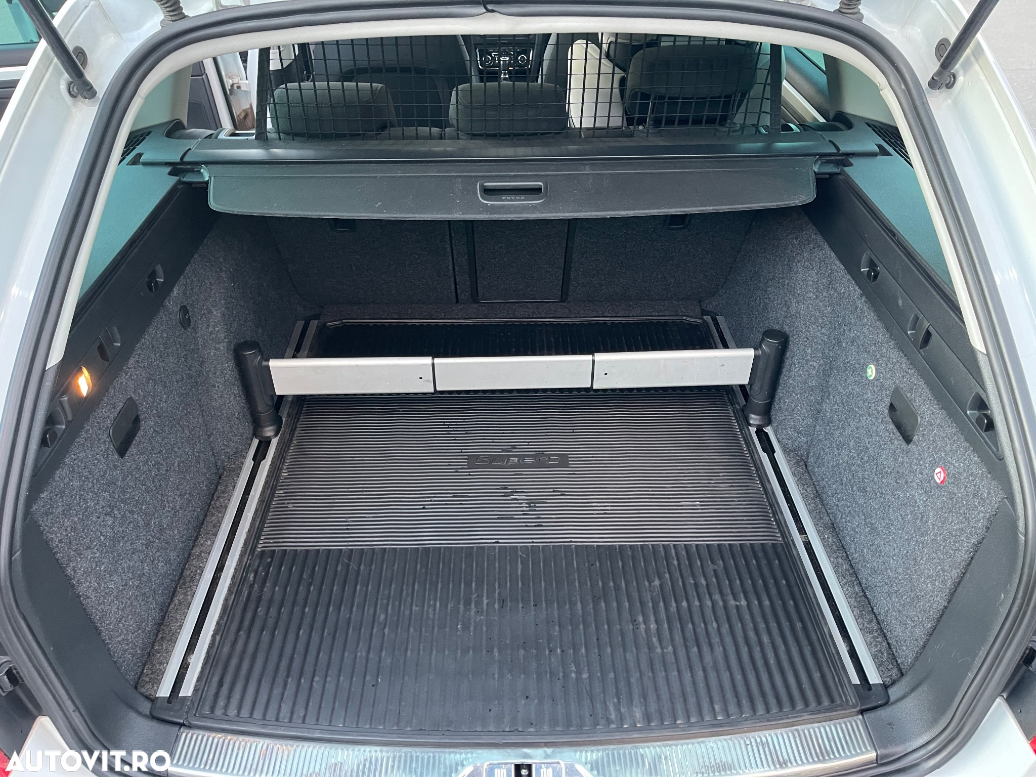 Skoda Superb Combi 2.0 TDI 4X4 Elegance - 11