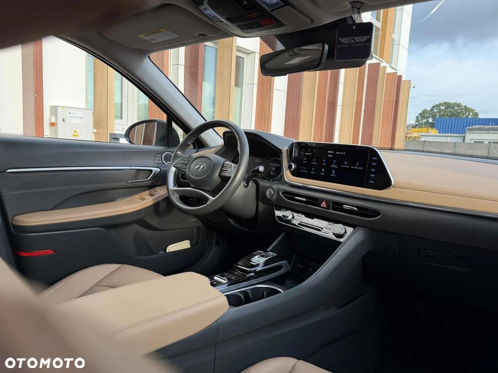 Hyundai Sonata - 16
