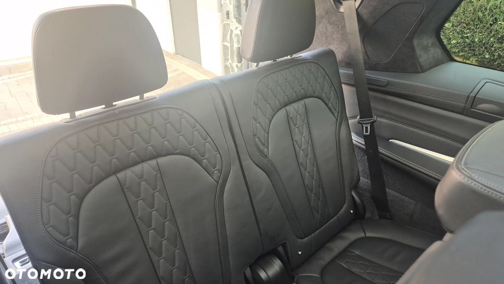 BMW X7 M50i - 12