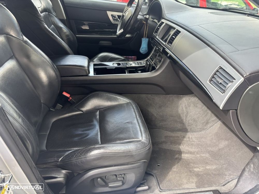 Jaguar XF Sportbrake 2.2 D Premium Luxury - 13