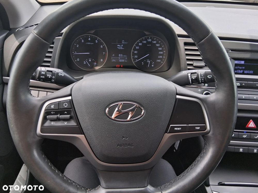 Hyundai Elantra 1.6 Comfort - 9