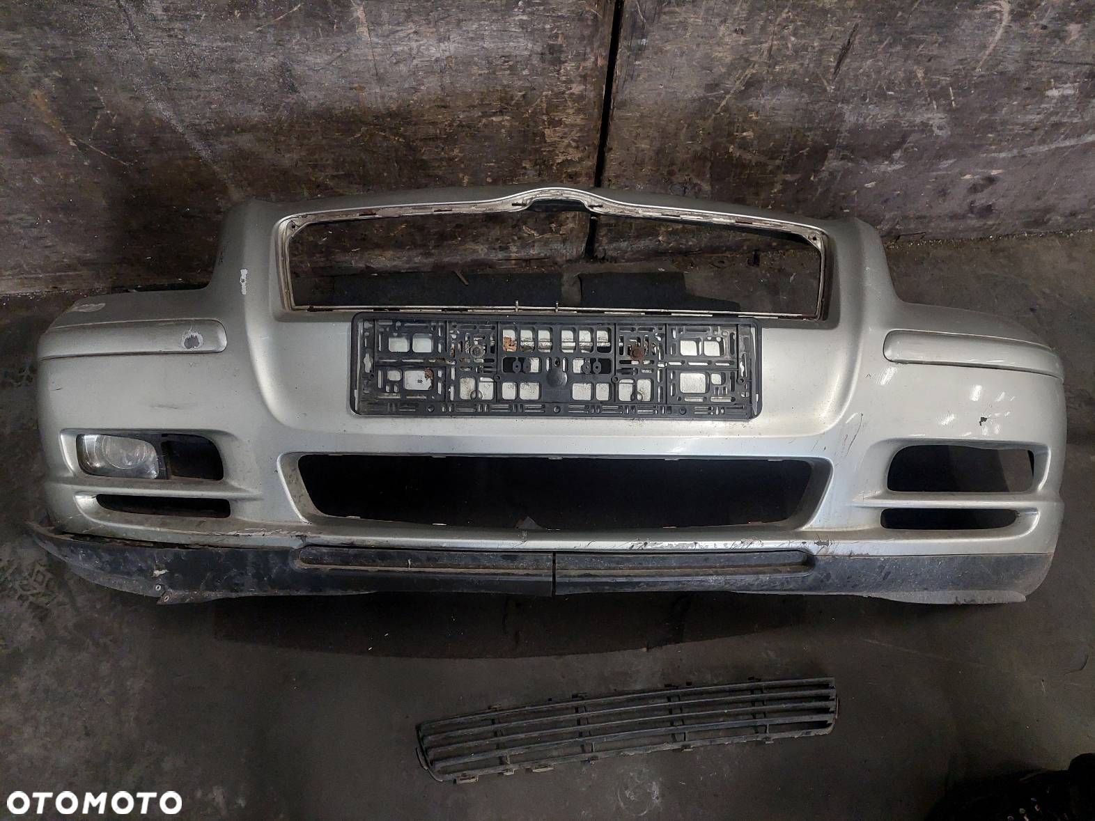 ZDERZAK PRZÓD PRZEDNI TOYOTA AVENSIS T25 1C0 - 1