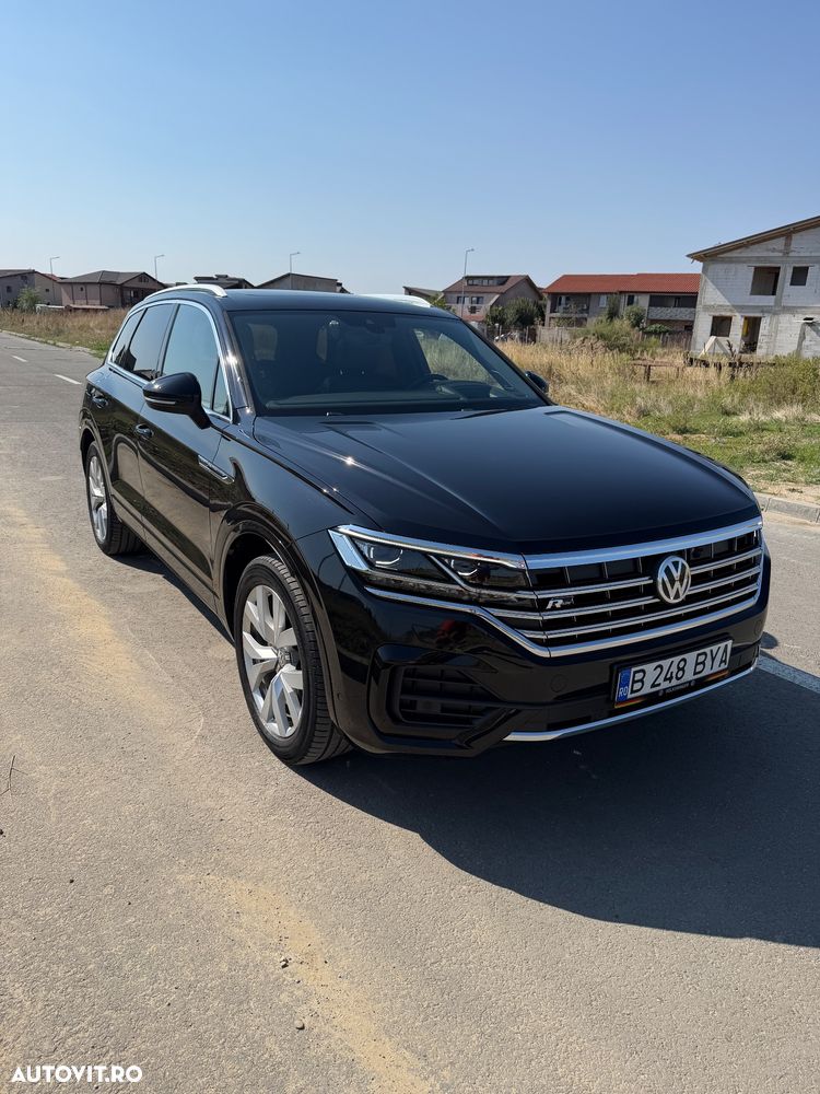 Volkswagen Touareg - 1