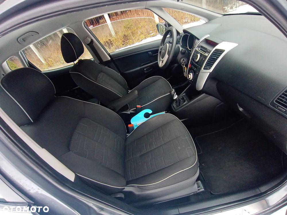 Kia Venga 1.4 CVVT Vision - 20