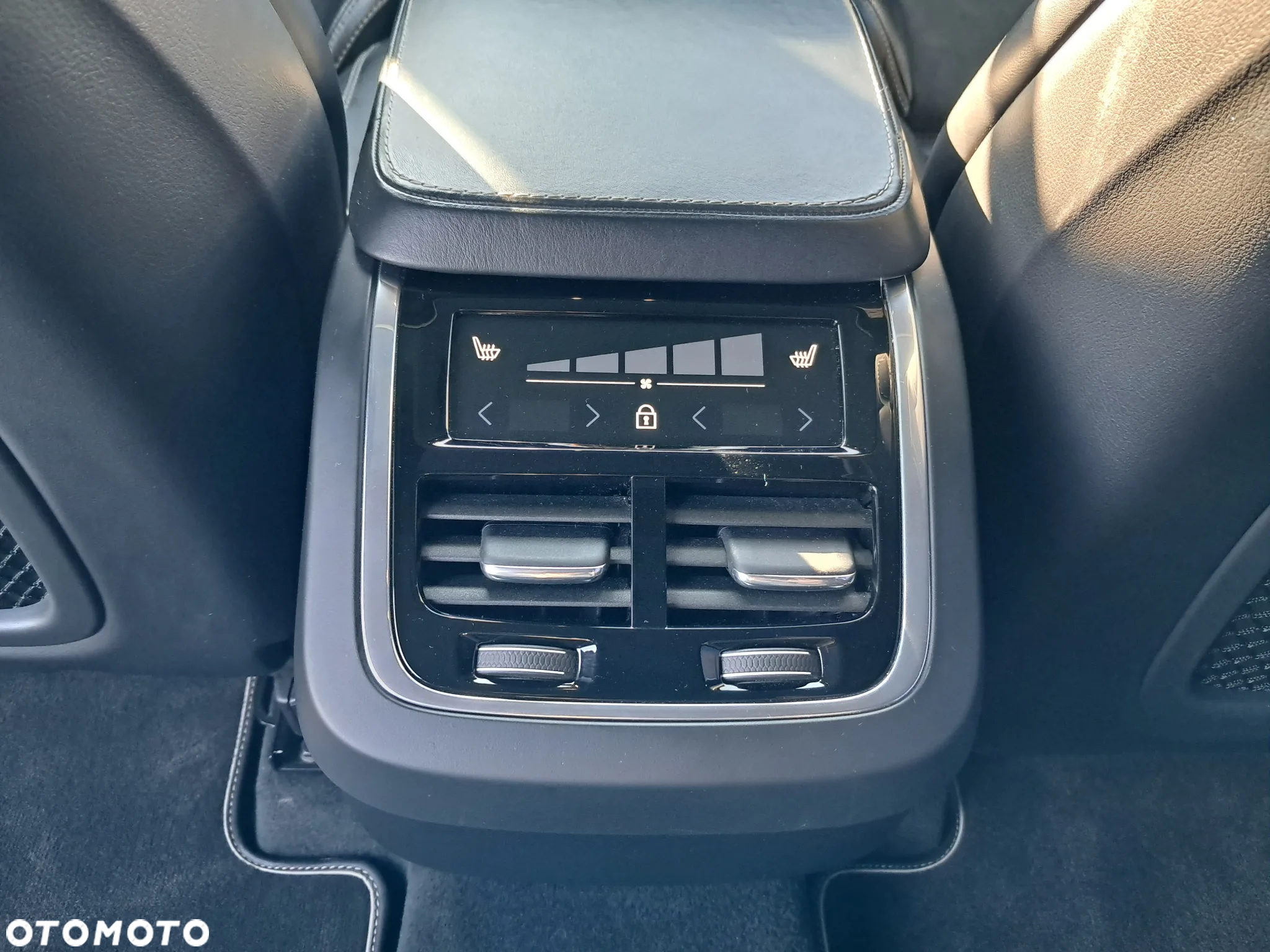 Volvo XC 90 D5 SCR AWD R-Design - 27