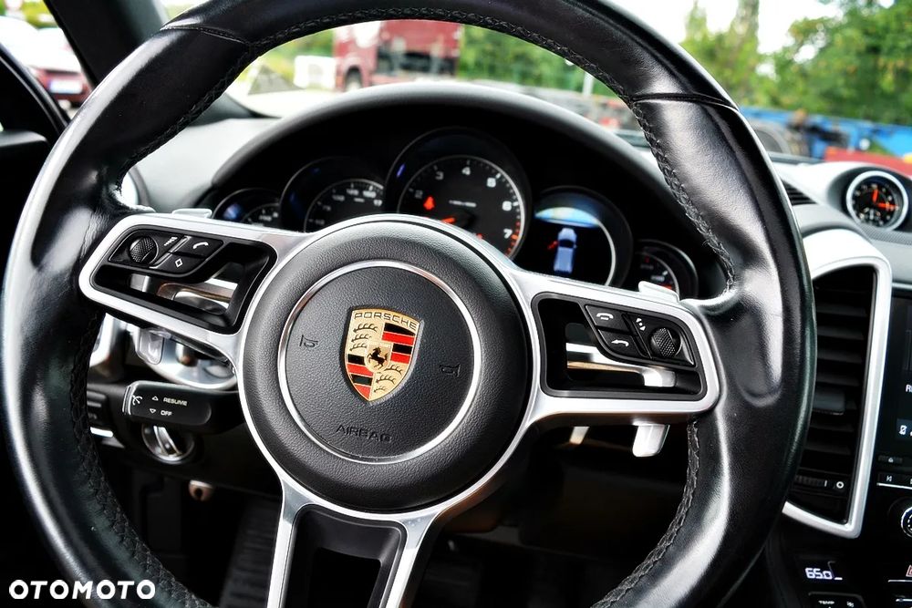 Porsche Cayenne Platinum Edition - 16