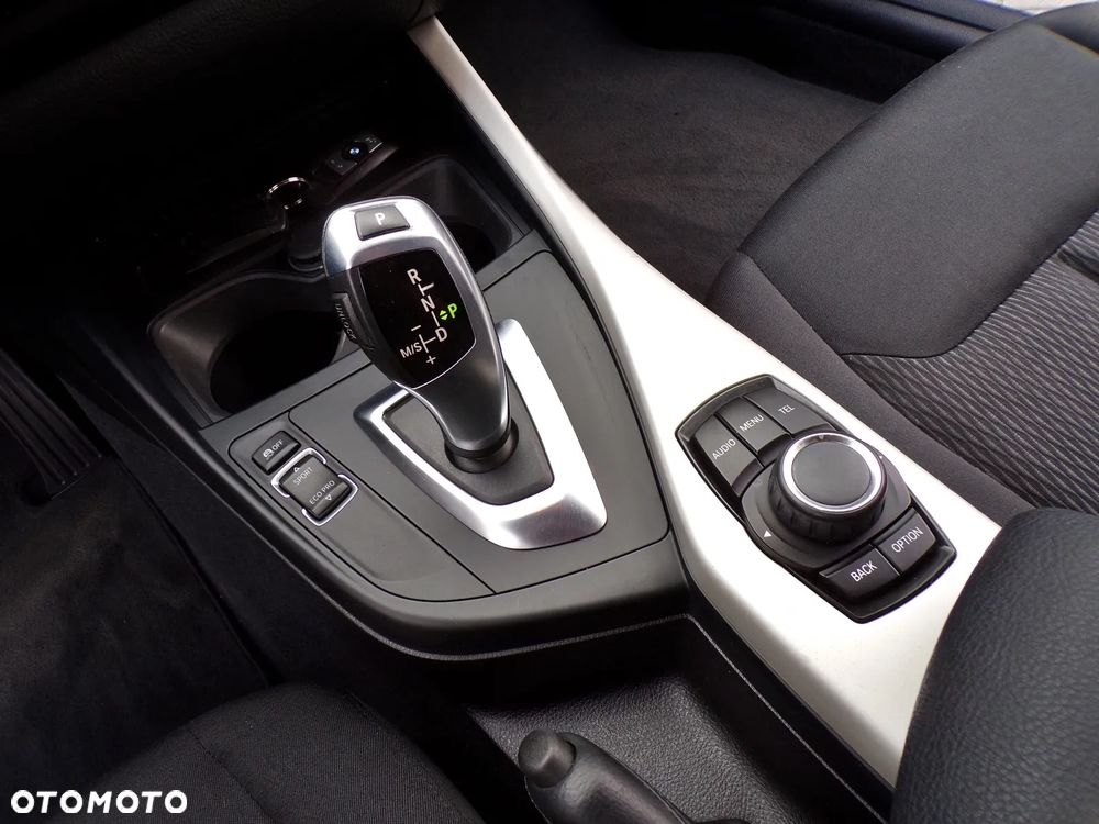 BMW Seria 1 116i - 22