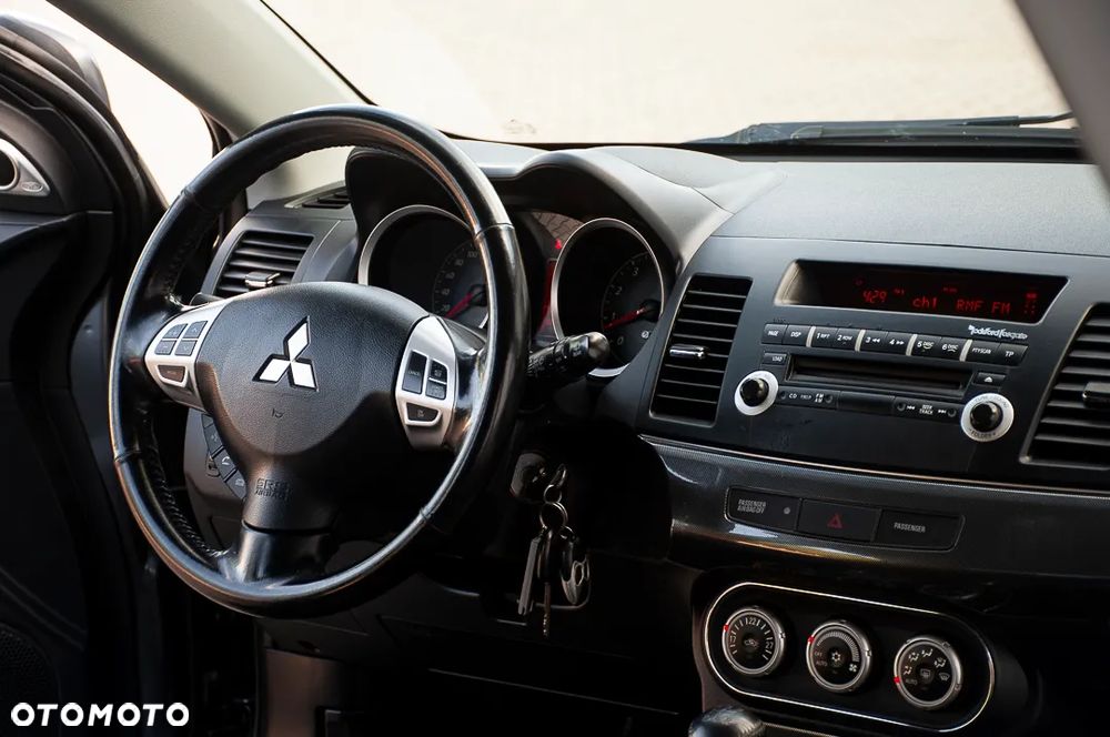 Mitsubishi Lancer 1.8 Intense - 19