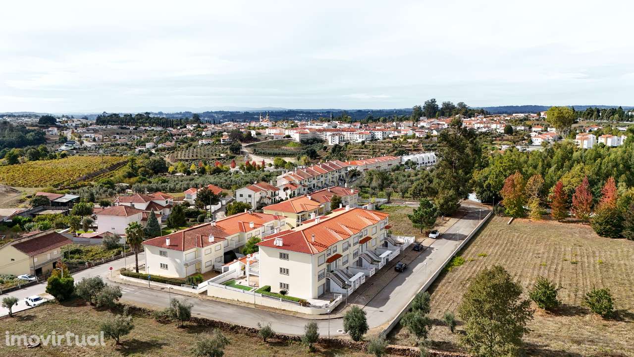 Moradia em banda próxima ao centro de Penalva do Castelo - Viseu - Grande imagem: 2/17