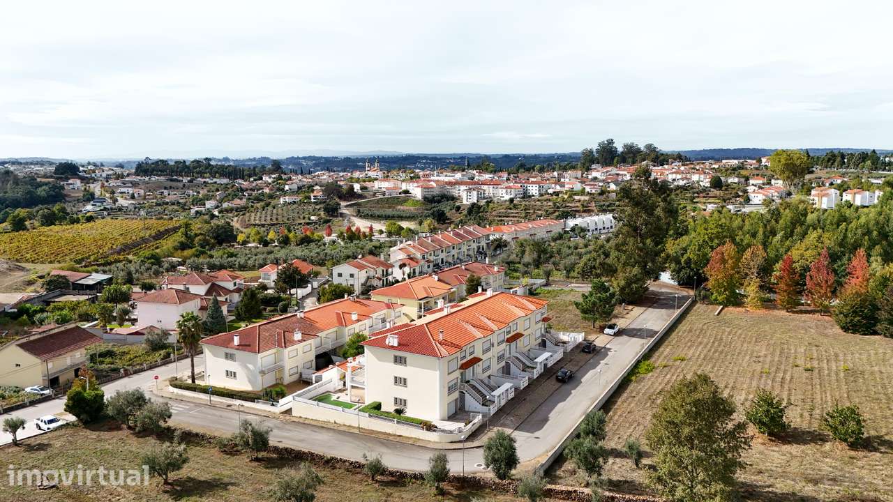 Moradia em banda próxima ao centro de Penalva do Castelo - Viseu - Grande imagem: 2/17