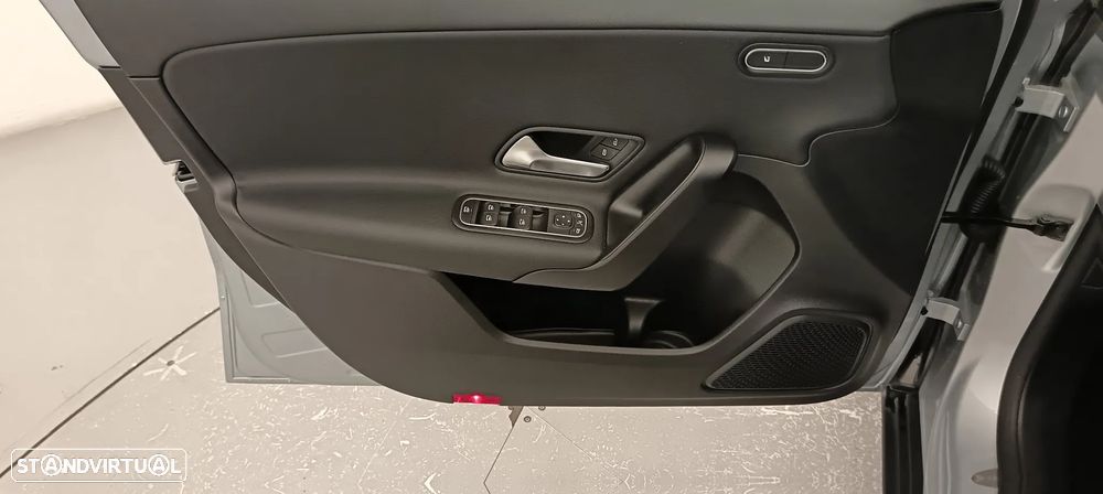 Mercedes-Benz A 200 Standard - 25
