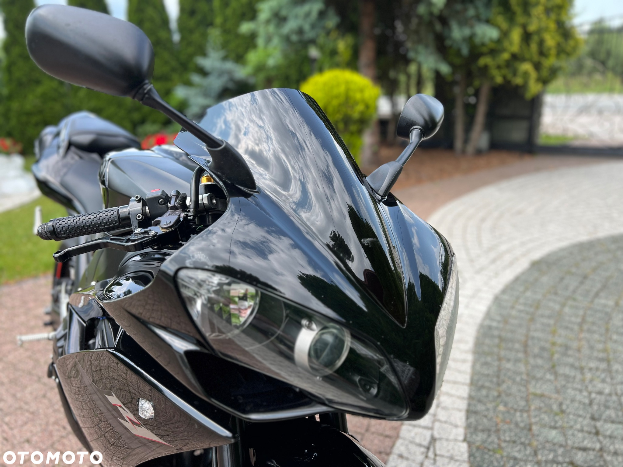 Yamaha R1 - 2
