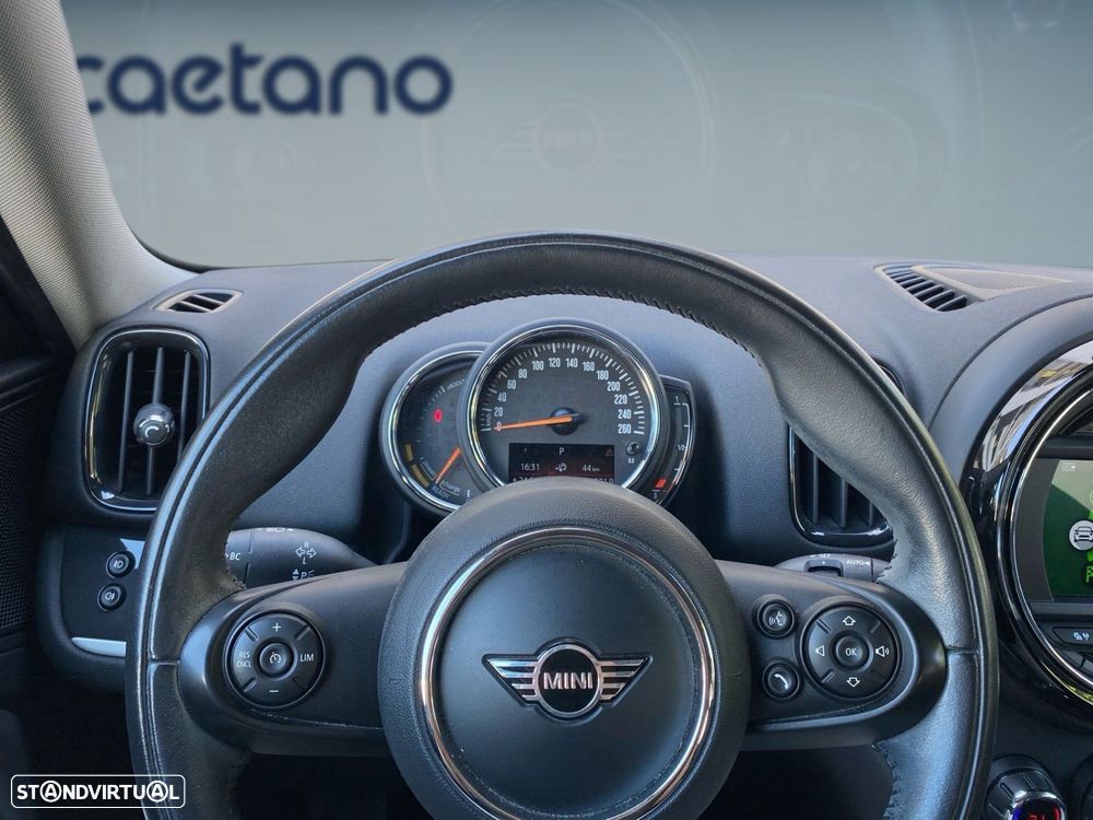 MINI Countryman Cooper SE ALL4 Classic Auto - 7