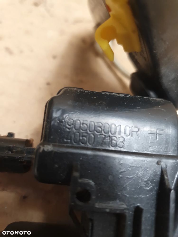 Dacia Duster Zamek tylnej klapy bagażnika 905030010R - 3