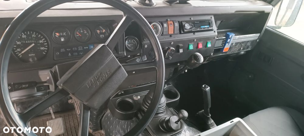 Land Rover Defender - 13