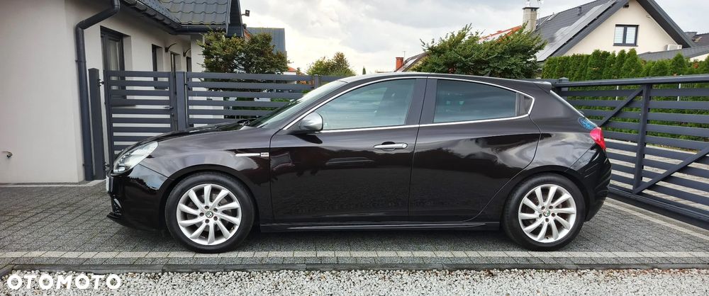 Alfa Romeo Giulietta 2012 photo 2