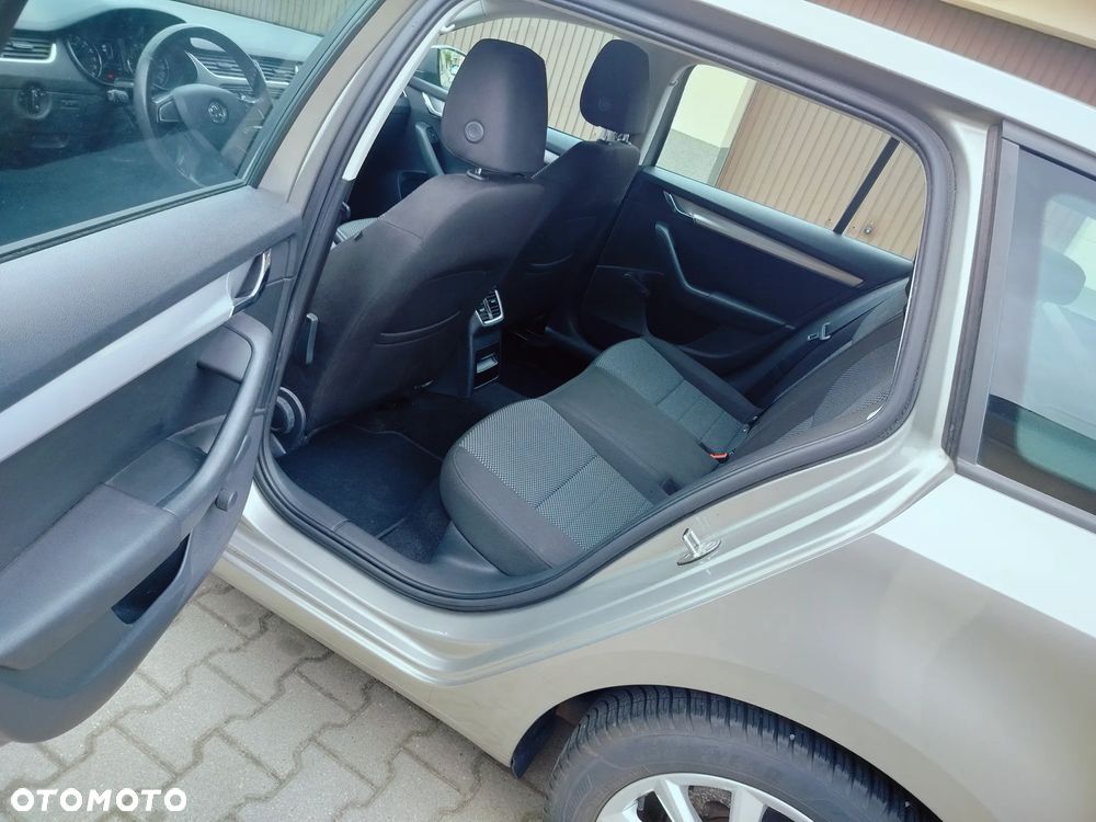 Skoda Octavia 1.6 TDI DPF DSG Active - 16
