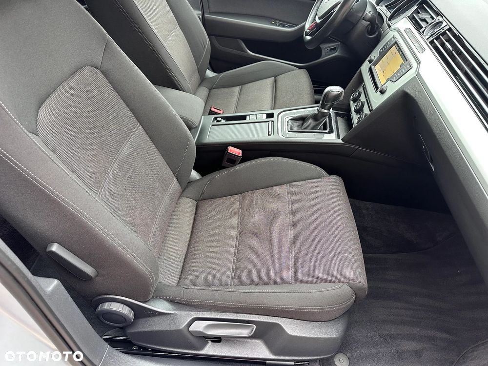 Volkswagen Passat - 35