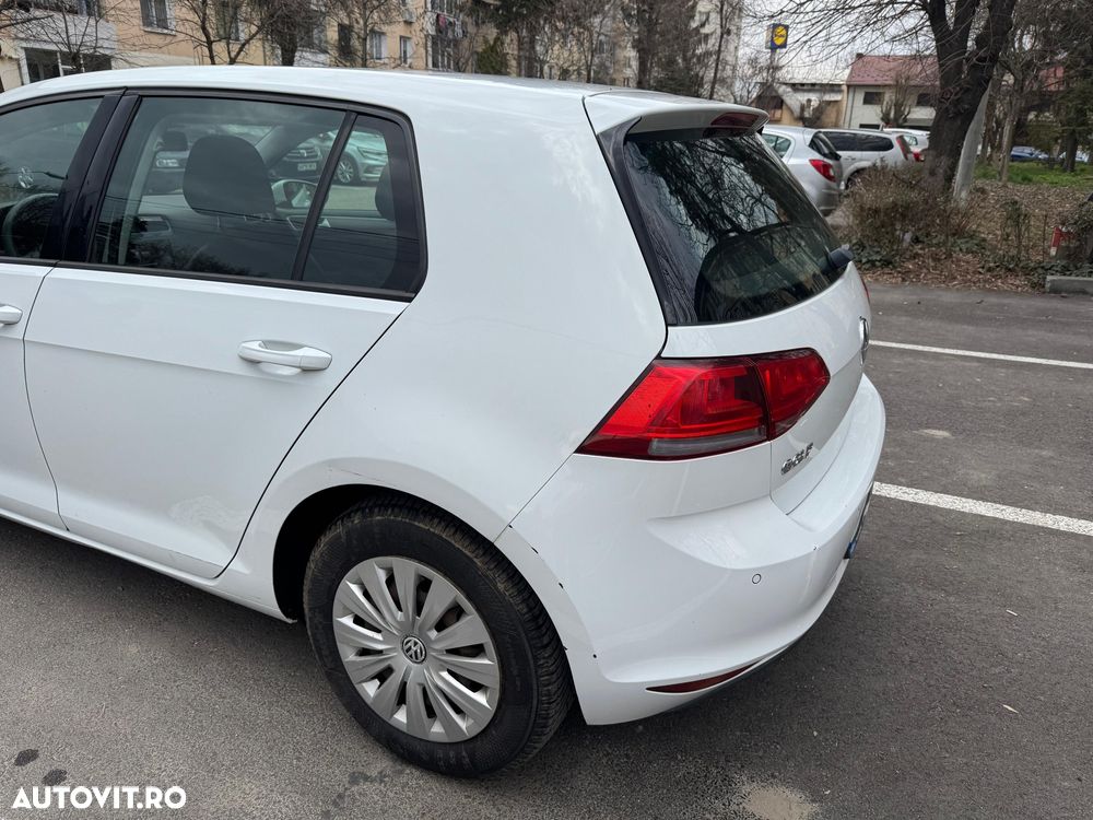 Volkswagen Golf - 6