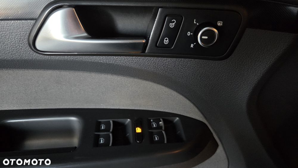 Volkswagen Touran 2.0 TDI DPF DSG Highline - 30