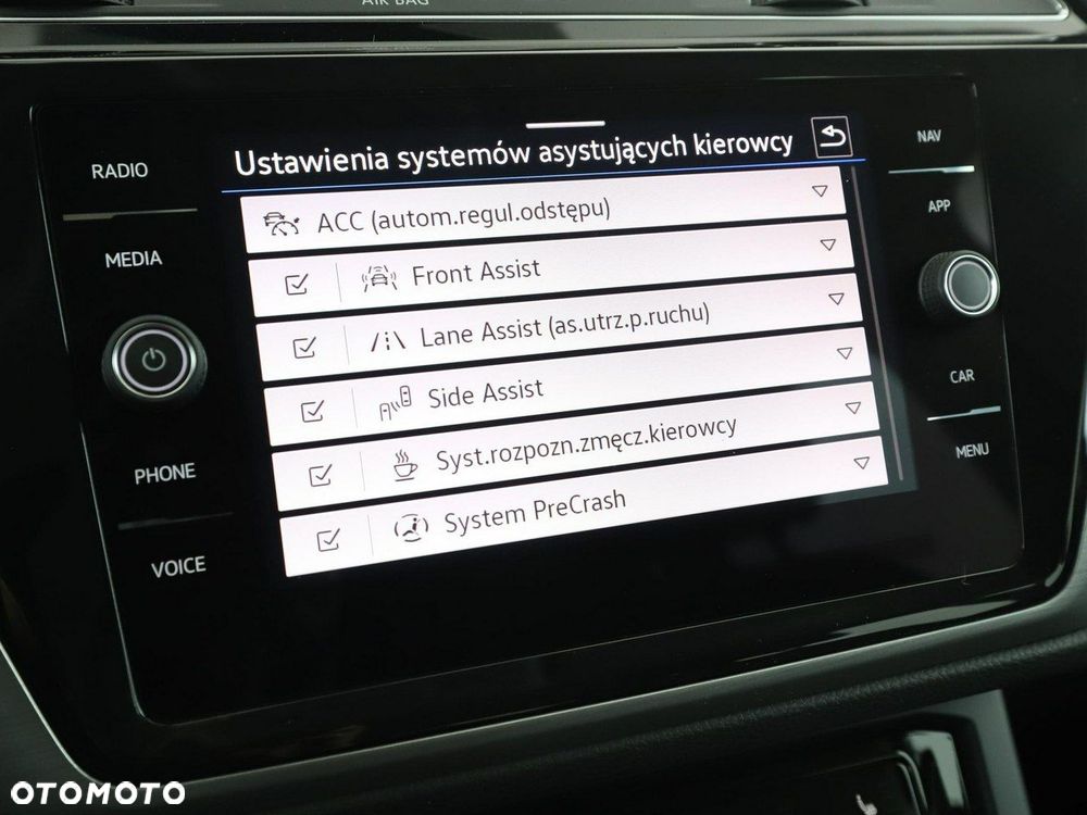 Volkswagen Touran 2.0 TDI BMT Comfortline DSG - 26