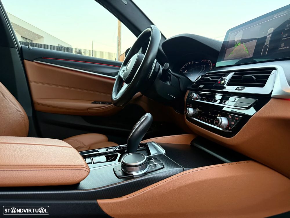 BMW 530 e Pack Desportivo M - 34