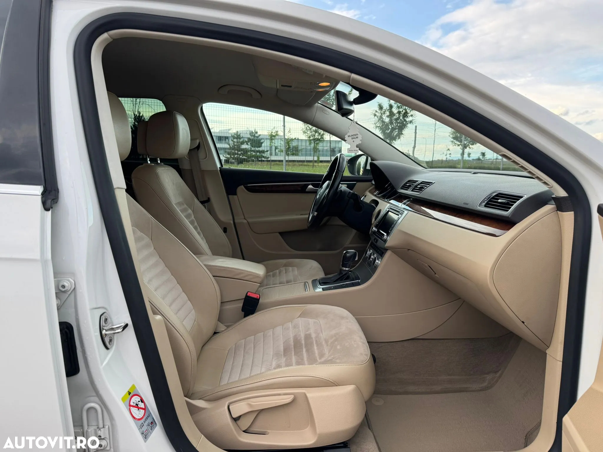 Volkswagen Passat Variant 2.0 TDI BlueMotion Technology DSG Highline - 20