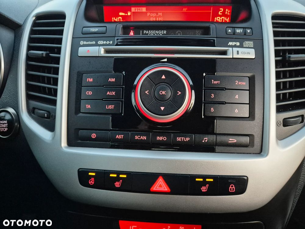 Kia Venga 1.6 CRDi 128 UEFA EURO 2016 - 8
