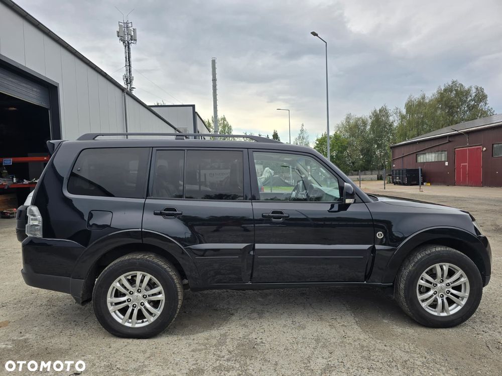 Mitsubishi Pajero 3.2 DI-D Automatik Intense - 5