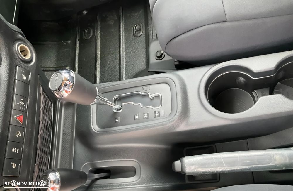 Jeep Wrangler Unlimited Hard-Top 2.8 CRD Auto Sahara - 10