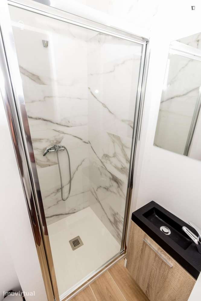 Quarto - localizado em Póvoa de Varzim Porto - Grande imagem: 3/20