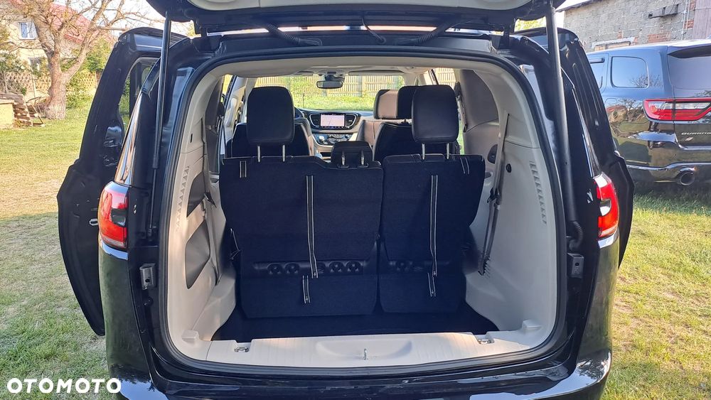 Chrysler Pacifica - 8