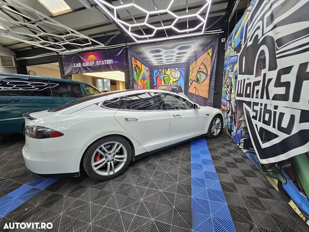 Tesla Model S - 2