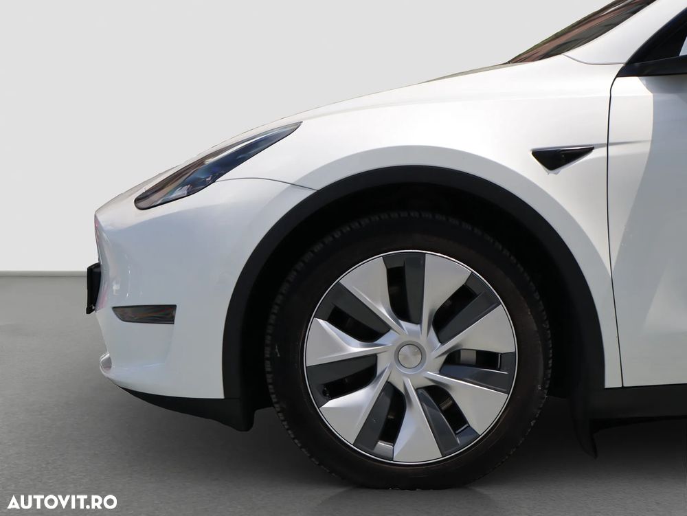Tesla Model Y Long Range Dual Motor AWD - 8