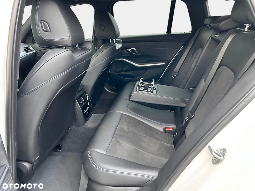 BMW Seria 3 318i M Sport - 31