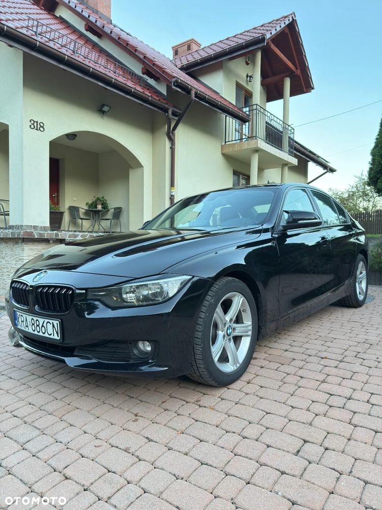 BMW Seria 3 320i xDrive - 9